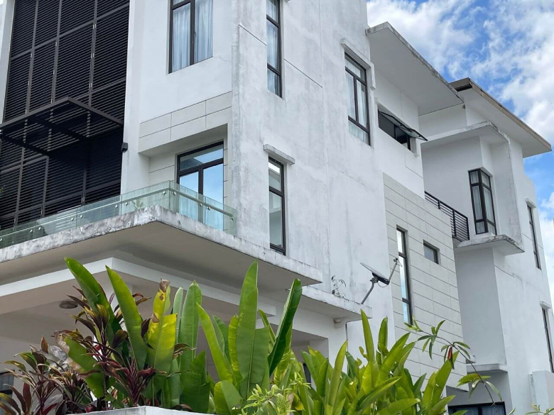 THE BEST QUALITY TINTED HOUSE AT TAMAN SRI ANDALAS